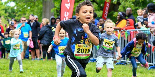 Children running at a KidsRun event