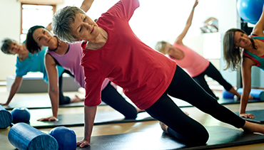 Shot of a group of women doing the side plank workout in a pilates classhttp://195.154.178.81/DATA/i_collage/pu/shoots/806460.jpg